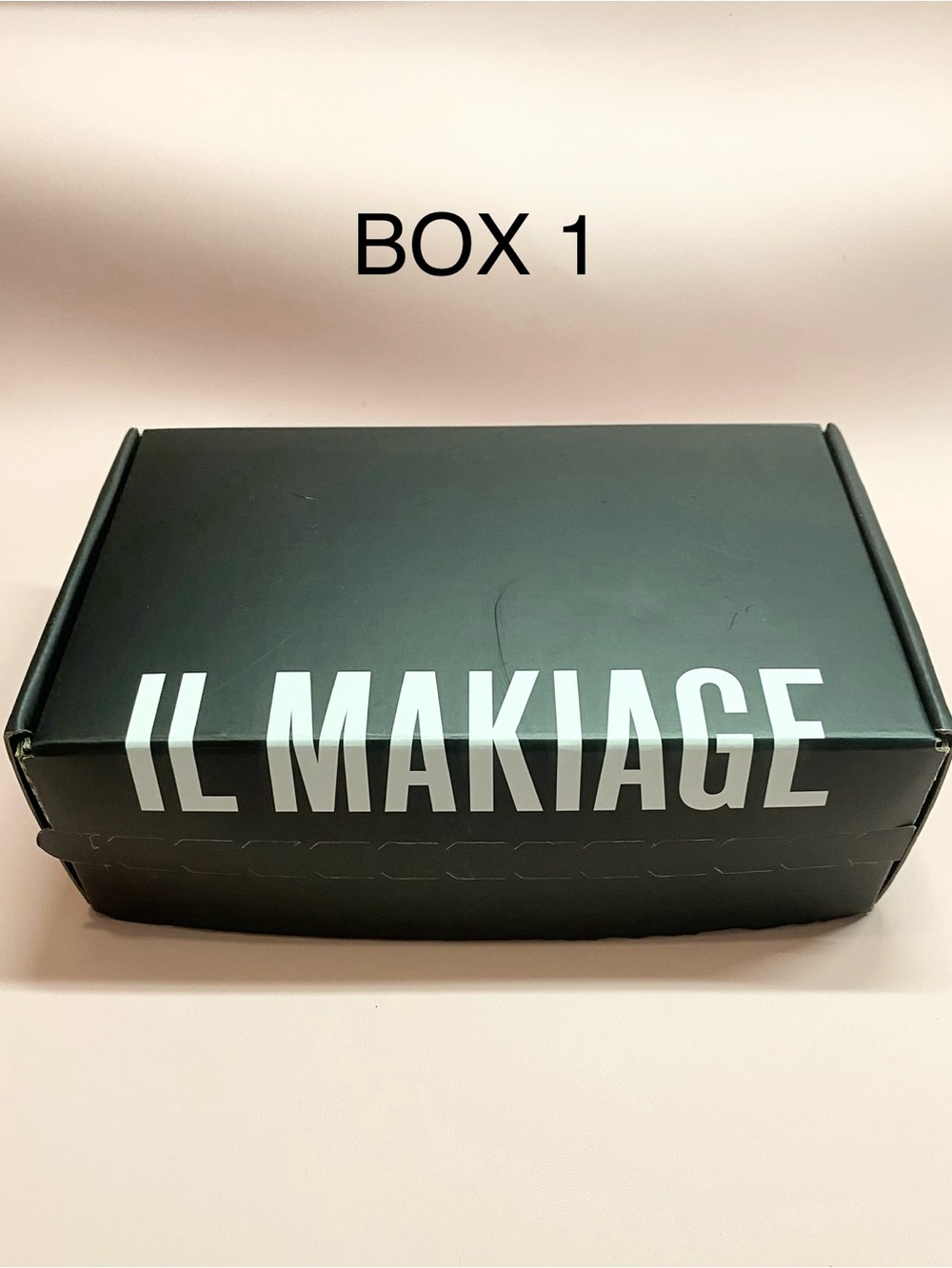 IL MAKIAGE Black and White Branded Makeup Set